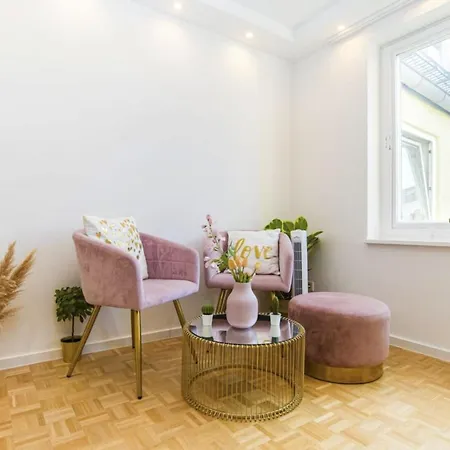 Apartment 70m² Frisch Kernsanierte In Lage *