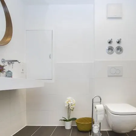 70m² Frisch Kernsanierte In Lage Apartment *